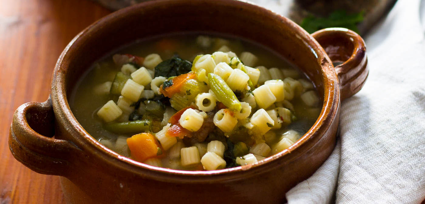 Minestrone di verdure. Ricetta classica della tradizione ...