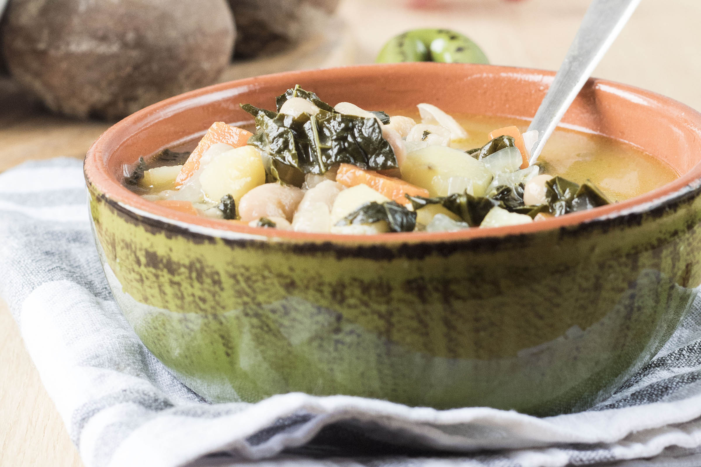 Zuppa toscana con cavolo nero e cannellini - Ricomincio da ...